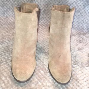 Vince Camuto Chelsea Booties Sz 8.5 B